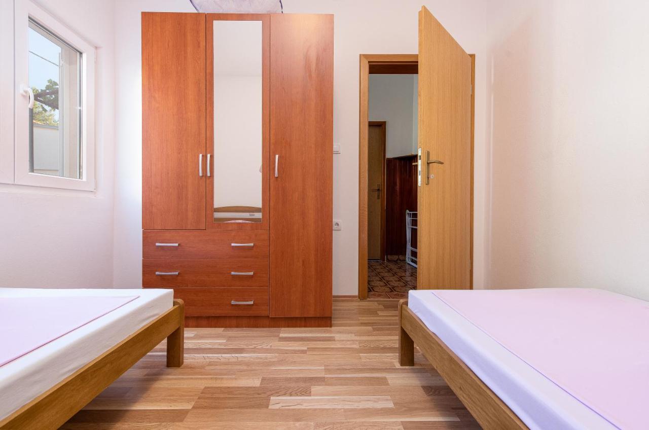 Apartmani Mila Gornji Karin Εξωτερικό φωτογραφία