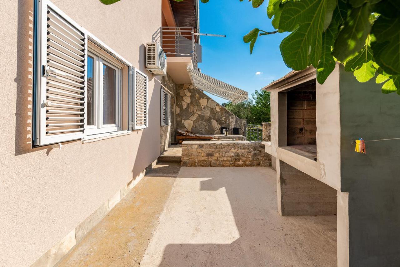 Apartmani Mila Gornji Karin Εξωτερικό φωτογραφία
